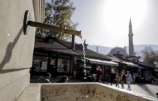 Saraybosna'daki tarihi çeşmelerden akan su, şehre "hayat vermeye" devam ediyor