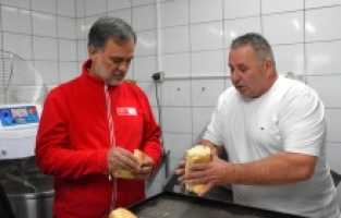 Türk Kızılay, Bosna Hersek'te ihtiyaç sahipleri için kullanılacak ekmek fırını açtı