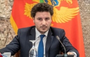 Abazovic: "Djukanovic'in meclisi feshetme yetkisi yok"