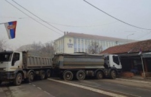 Kosova ve Sırbistan arasındaki barikat gerilimini azaltma girişimleri hız kazandı