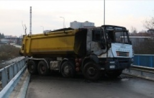 Kosova’nın kuzeyindeki barikatlardan biri kundaklandı