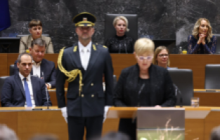 Slovenya’nın ilk kadın Cumhurbaşkanı Pirc Musar göreve başladı