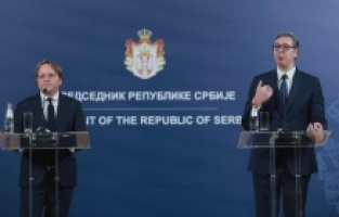 Vucic: "Tiran'daki zirveye katılmama kararımı gözden geçirebilirim"