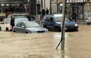 Kosova'nın bazı bölgelerinde sel nedeniyle acil durum ilan edildi