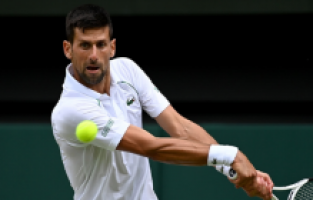 Sırp tenisçi Djokovic Avustralya Açık öncesi sezona yenilgiyle başladı