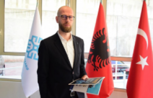 Türkiye mezunu Arnavut Kola, Türkiye Bursları sayesinde akademik kariyer sahibi olduğunu söyledi