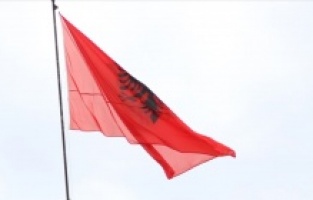 Arnavutluk Meclisinde, Başbakan Rama hakkındaki gensoru görüşülürken gerginlik yaşandı