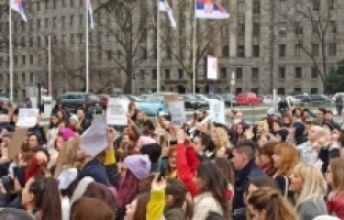 Belgrad'da kadına karşı şiddet protesto edildi