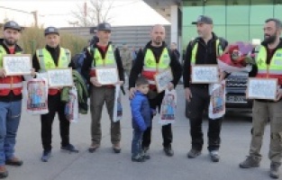 Türkiye'de arama kurtarma çalışmalarına katılan Kosovalı ekip Priştine'ye döndü