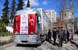 Arnavutluk'tan bir yardım tırı daha deprem bölgelerine doğru yola çıktı