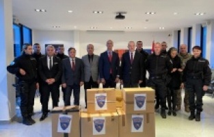 Bosna Hersek Polisinden depremzede çocuklara anlamlı bağış