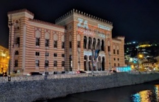 Bosna Hersek'te, Türkiye'deki depremzedeler için canlı yayında yardım kampanyası düzenlendi