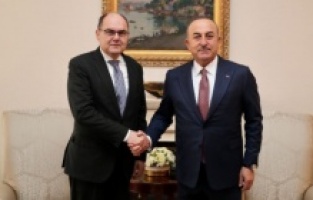 Çavuşoğlu, Bosna Hersek Yüksek Temsilcisi Schmidt ile görüştü
