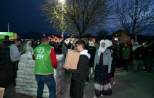 İHH, Bosna Hersek'te ihtiyaç sahiplerine 240 gıda kolisi dağıttı