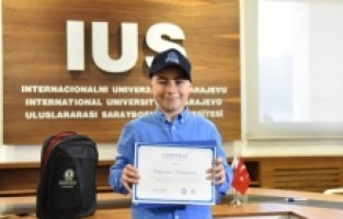 IUS'tan çay satarak depremzedelere yardım toplayan 12 yaşındaki Mehanovic'e burs