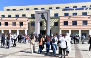 IUS'un bursluluk sınavına yoğun ilgi