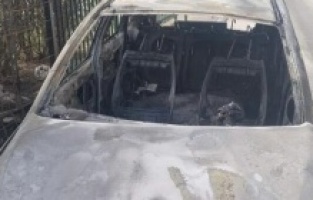 Kosova'nın kuzeyinde "Kosova Cumhuriyeti" plakası alan 5 araç kundaklandı