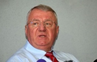 Savaş suçlusu Seselj'den Milatovic'e destek