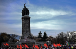 Sofya’daki Sovyet anıtı kaldırılıyor