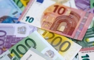 Sahte belgelerle başkasının hesabından 1,3 milyon avro çekti