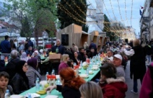 Bosna Hersek'in Mostar kentinde sokak iftarı düzenlendi