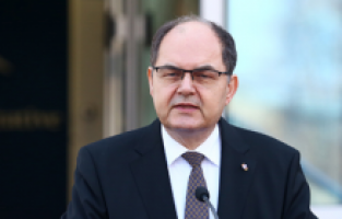 Bosna Hersek Yüksek Temsilcisi "federasyon hükümetinin kurulması" için karar dayattı