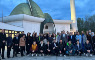 Büyükelçi Kıran, Dr. Ahmet Smajloviç İslam Lisesi öğrenci ve öğretmenlerine iftar verdi