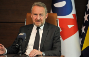 İzetbegoviç: “Schmidt’i bekliyorlar”