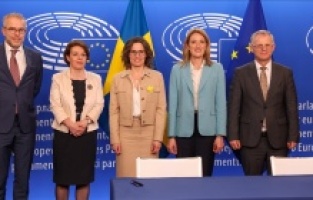 Kosova vatandaşlarının Şengen Bölgesi'ne vizesiz seyahati için imzalar atıldı