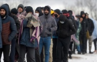 Sırp polisinin mültecilere uyguladığı muamele tepkilere neden oldu