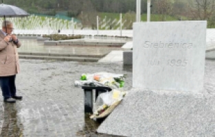 TİKA Başkan Yardımcısı Çevik, Srebrenitsa Anma Merkezi’ni ziyaret etti