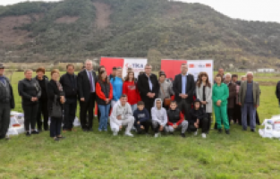 TİKA'dan Arnavutluk'taki ihtiyaç sahibi ailelere tarımsal destek