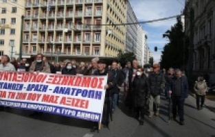 Yunanistan'da emekliler maaşlarına zam talebiyle eylem yaptı