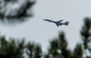 ABD'nin bombardıman uçakları Bosna Hersek ile işbirliğini vurgulamak için havalandı