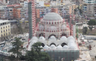 Arnavutluk ekonomisini Tiran taşıyor