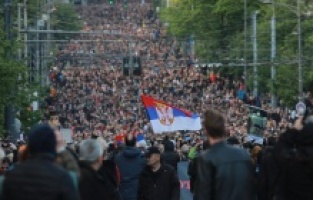 Belgrad'da silahlı saldırılar protesto edildi