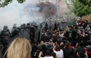 Kosovalı Sırplar NATO'nun Kosova Barış Gücü ile çatıştı