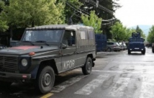 NATO, Kosova'da gerginliğin yükseldiği bölgede mevcudiyetini artırdı