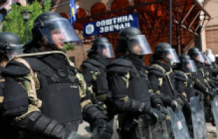 Sırplar, Kosova’nın kuzeyinde protesto düzenledi