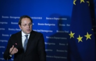 Varhelyi, Bosna Hersek'in AB üyeliğini hak ettiğini söyledi