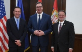 Vucic, ABD'li senatörlerle görüştü: "Sırbistan, ABD ile yakın işbirliğinden yana"