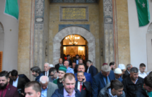 Batı Balkan Ülkelerinde Müslümanlar Bayram Namazı İçin Camilere Akın Etti