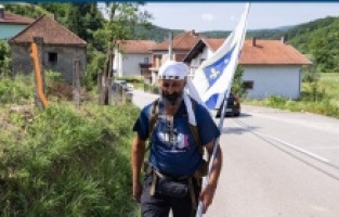 Dizdarevic, Srebrenitsa soykırımının kurbanları anısına yürüyerek Fransa'dan Bosna Hersek'e ulaştı