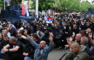 Kathimerini: “Ejderha başını kaldırdı”