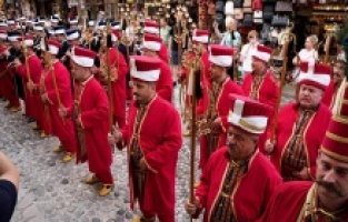 Mehteran Birliği tarihi Mostar Köprüsü'nde konser verdi