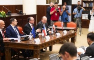 Üsküp’e izolasyon uyarısı