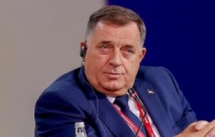 Bosna Hersek’te RS Başkanı Dodik, Yüksek Temsilci Schmidt’in iptal ettiği karara imza attı