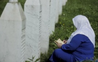 Aile ve Sosyal Hizmetler Bakanı Göktaş, Srebrenitsa soykırımını unutmayacaklarını söyledi