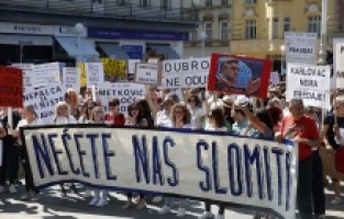 Hırvatistan’da adliye çalışanları zam talebiyle başkent Zagreb’de toplandı