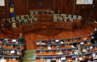 Kosova Parlamentosu, Srebrenitsa kurbanlarını andı